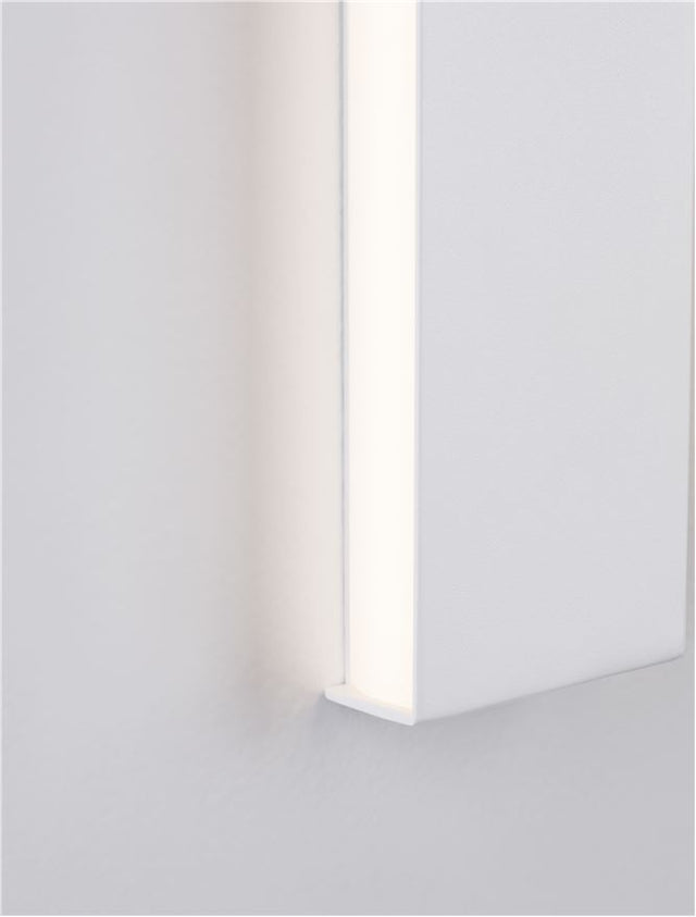 SELINE Sandy white Aluminium LED 20 Watt 230 Volt 1478Lm 3000K IP44 L: 60 W: 2.7 H: 7.5 cm