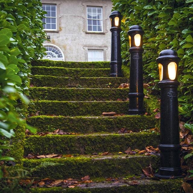 Decorative bollard light in cast iron