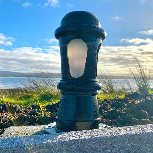 Decorative bollard light in cast iron