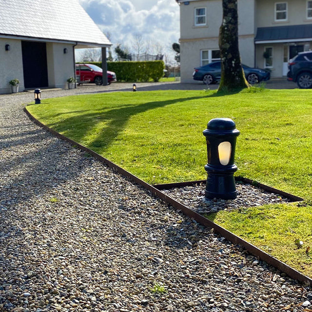 Decorative bollard light in cast iron