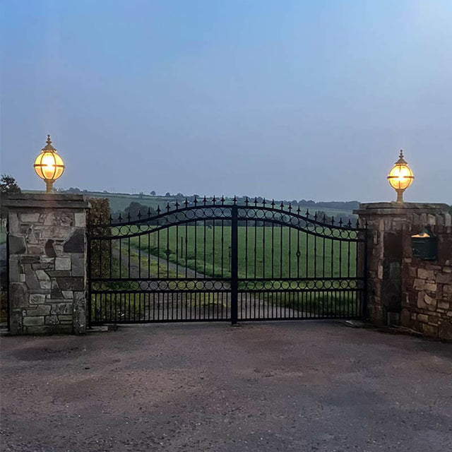 Victorian globe pier light in cast iron for flat pier caps