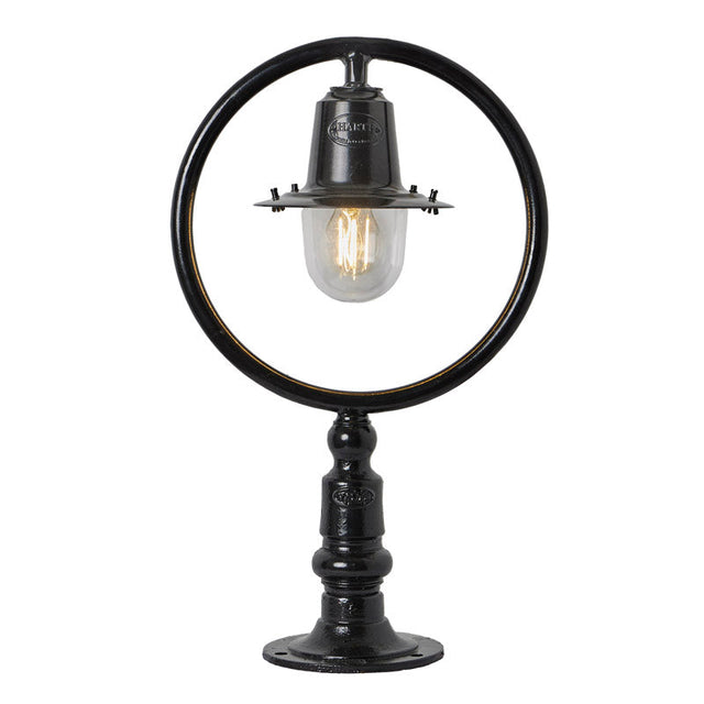 Classic railway style pier light for flat pier caps