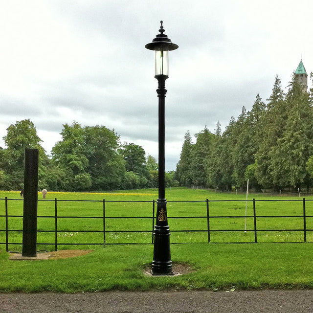 Georgian style lamp post in cast iron and steel