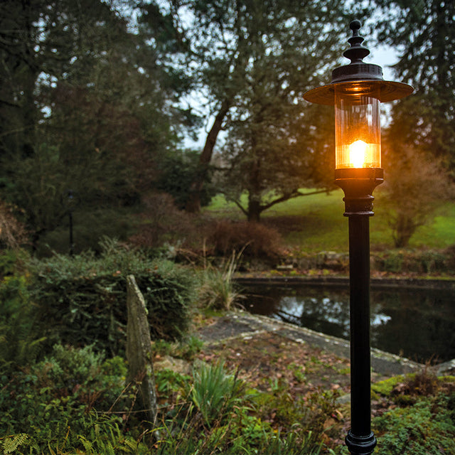 Georgian style lamp post in cast iron and steel