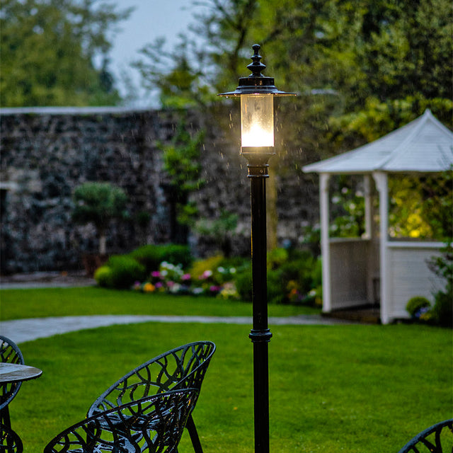 Georgian style lamp post in cast iron and steel