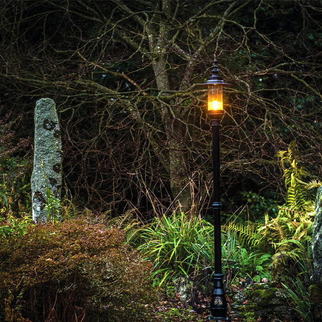 Georgian style lamp post in cast iron and steel