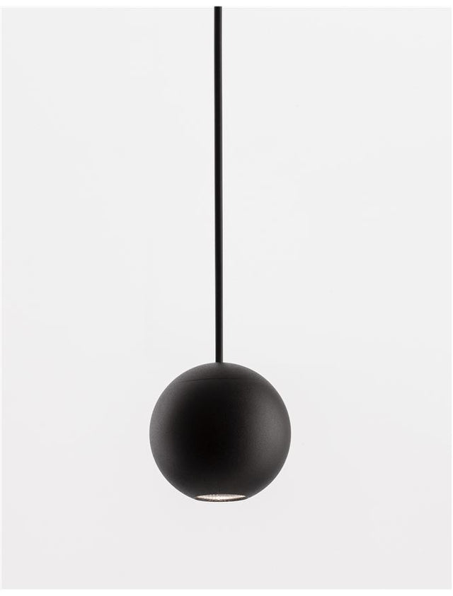 NOCCI Black Aluminium
Black Fabric Wire
LED 4 Watt 230 Volt
290Lm 3000K IP20
D: 5 H: 158 cm Adjustable Height