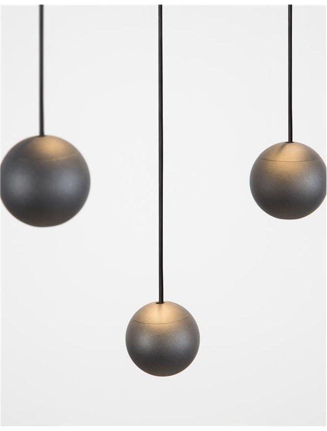 NOCCI Black Aluminium
Black Fabric Wire 
LED 48 Watt 230 Volt
1902Lm 3000K IP20
D: 40.5 H: 150 cm Adjustable Height