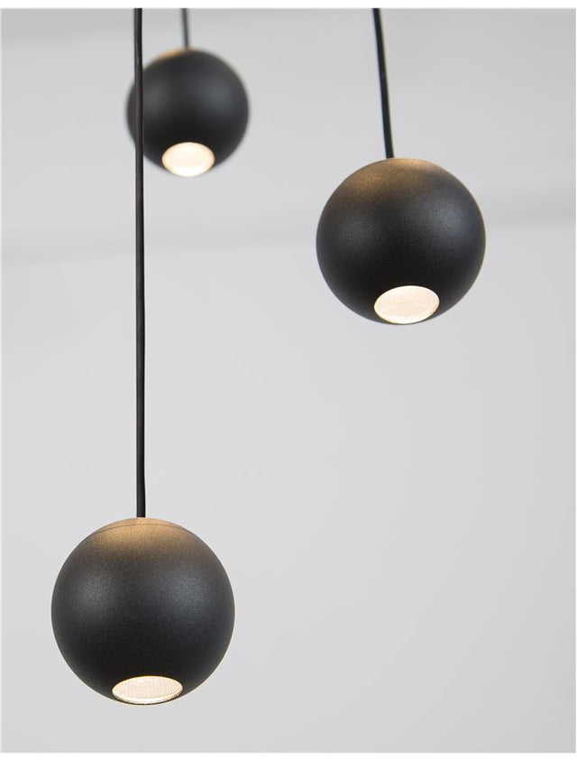 NOCCI Black Aluminium
Black Fabric Wire 
LED 48 Watt 230 Volt
1902Lm 3000K IP20
D: 40.5 H: 150 cm Adjustable Height