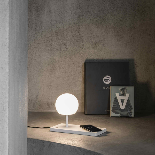 NIKO TABLE LAMP WITH PHONE CHARGER